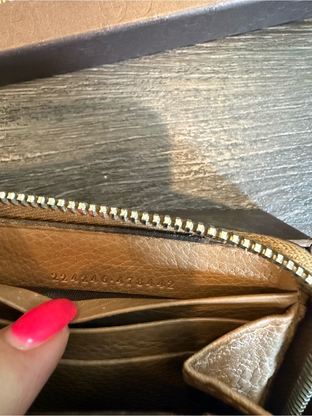 Gucci Beige and Brown GG Supreme Zip Wallet COA included and BoX - Picture 7 of 7